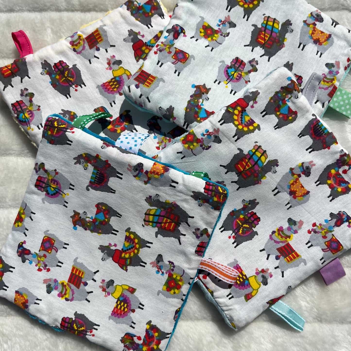 Doudou plat à motif lama