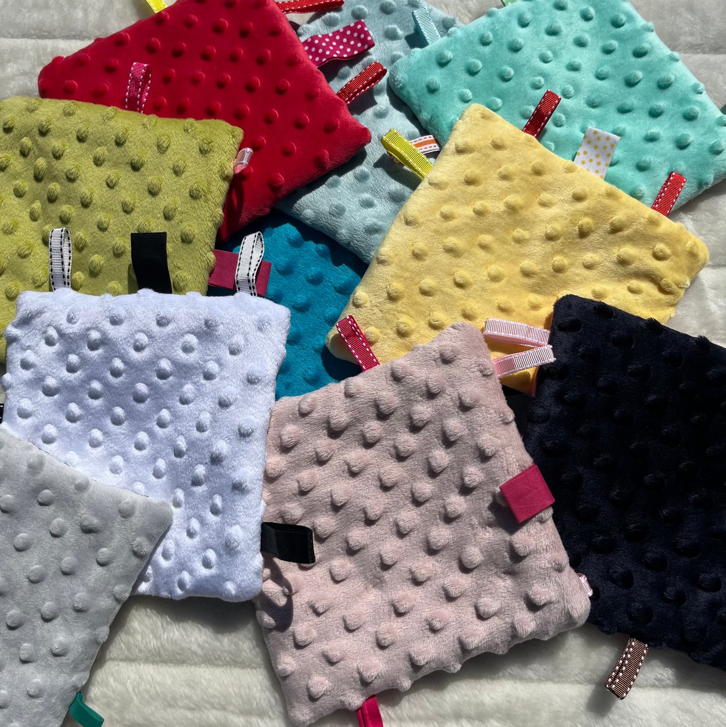 Doudou plat en coton piqué blanc motifs bretons