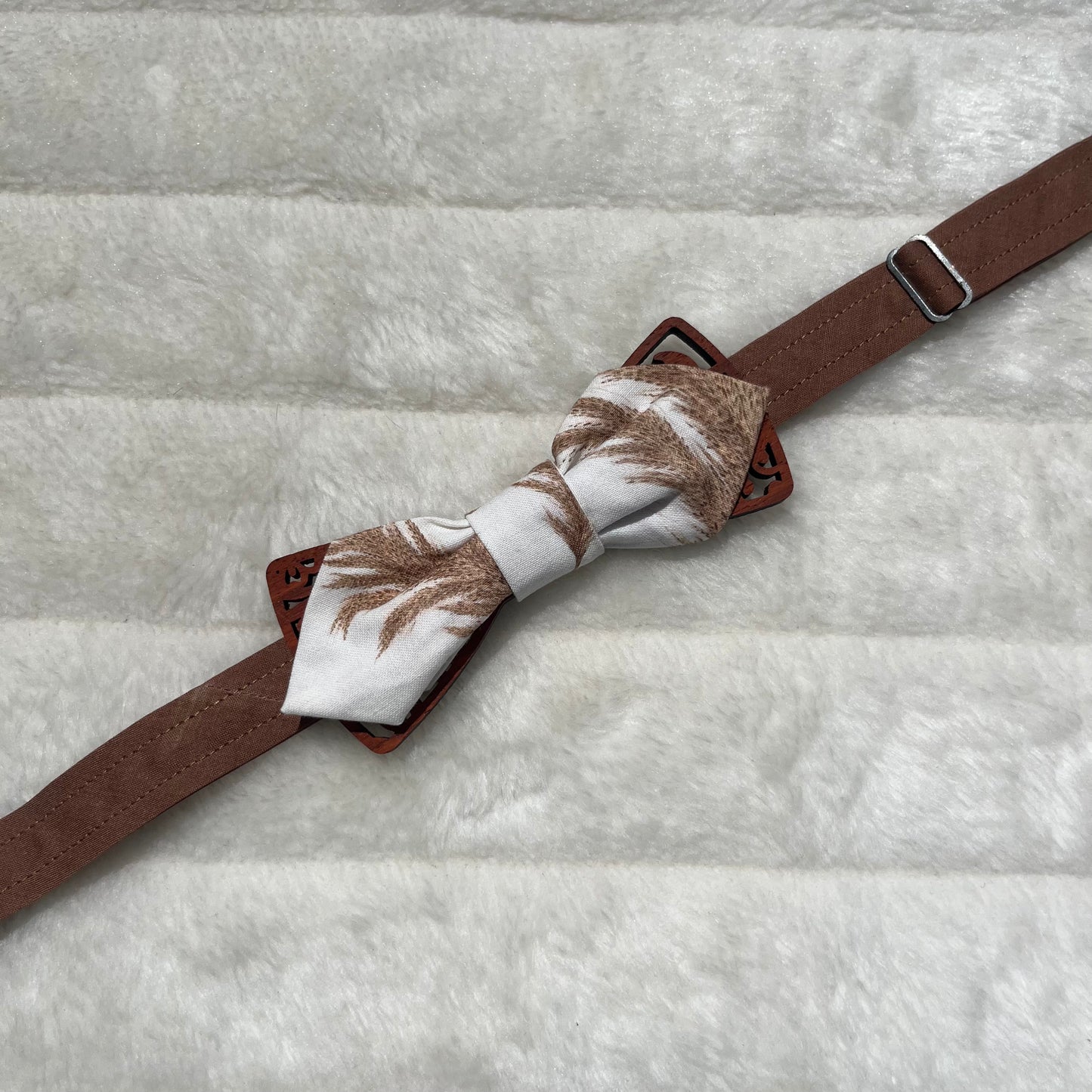 Nœud papillon blanc à motif blé