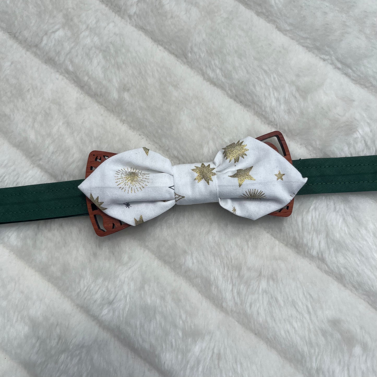 Nœud papillon blanc étoilé