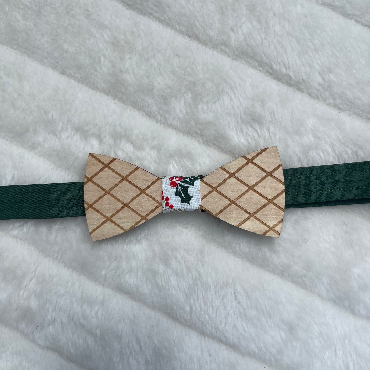Nœud papillon en bois avec tissu de Noël