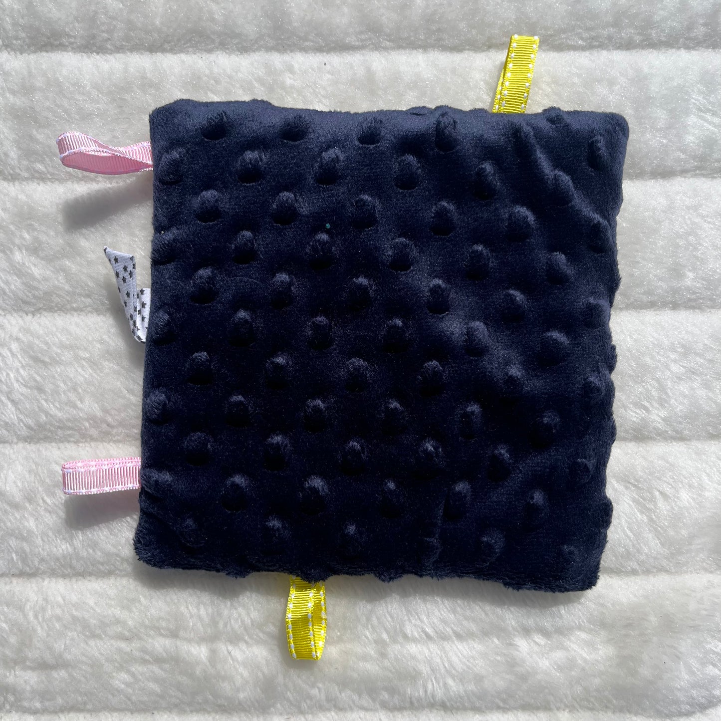 Doudou plat à motif géométrique