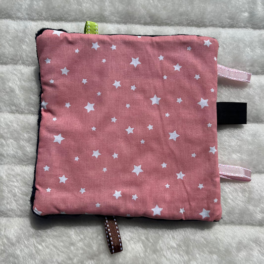 Doudou plat rose avec étoiles blanches