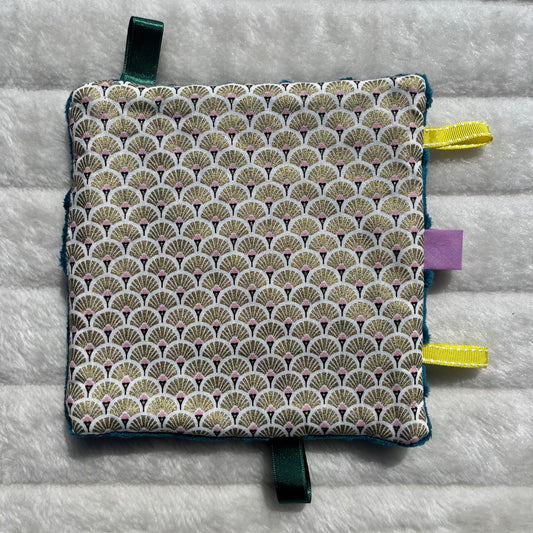 Doudou plat à motif géométrique