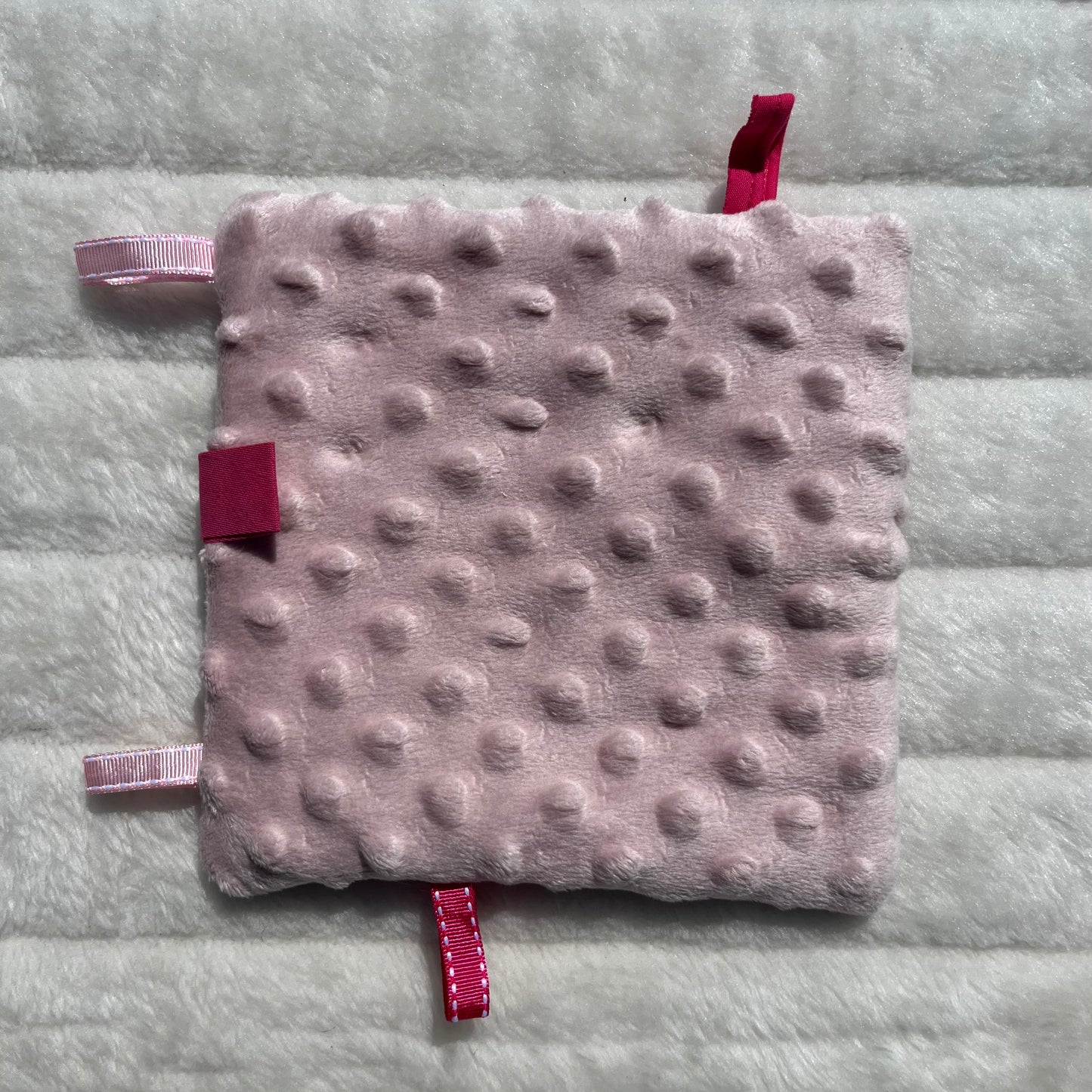 Doudou plat à motif géométrique