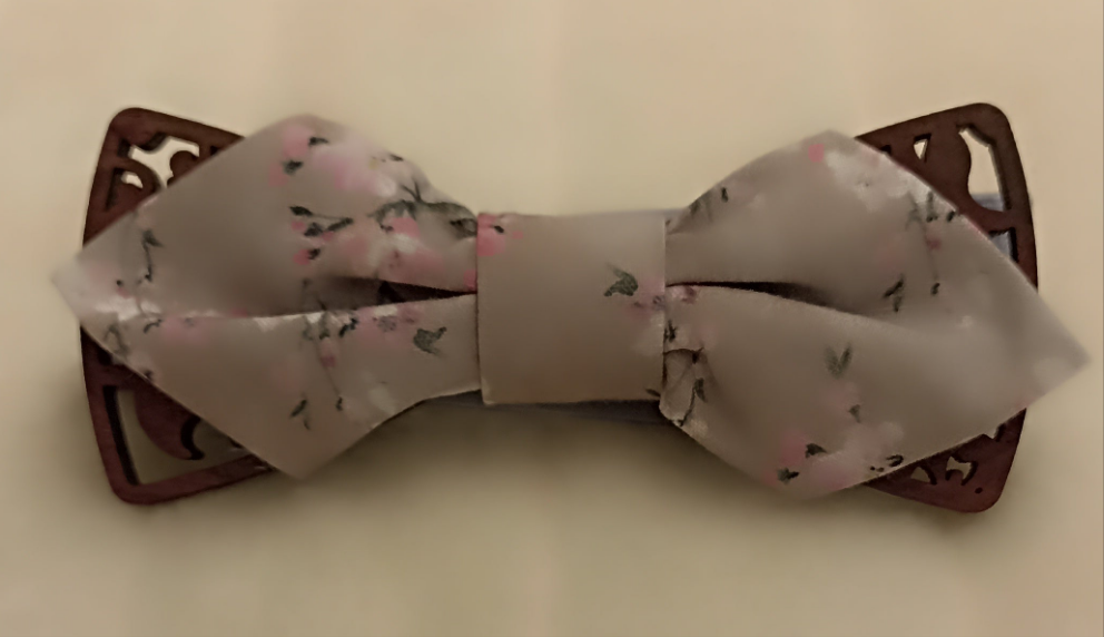 Nœud papillon bois et tissu fleuri gris et rose