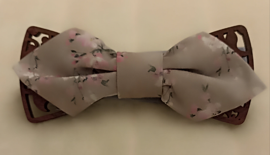 Nœud papillon bois et tissu fleuri gris et rose