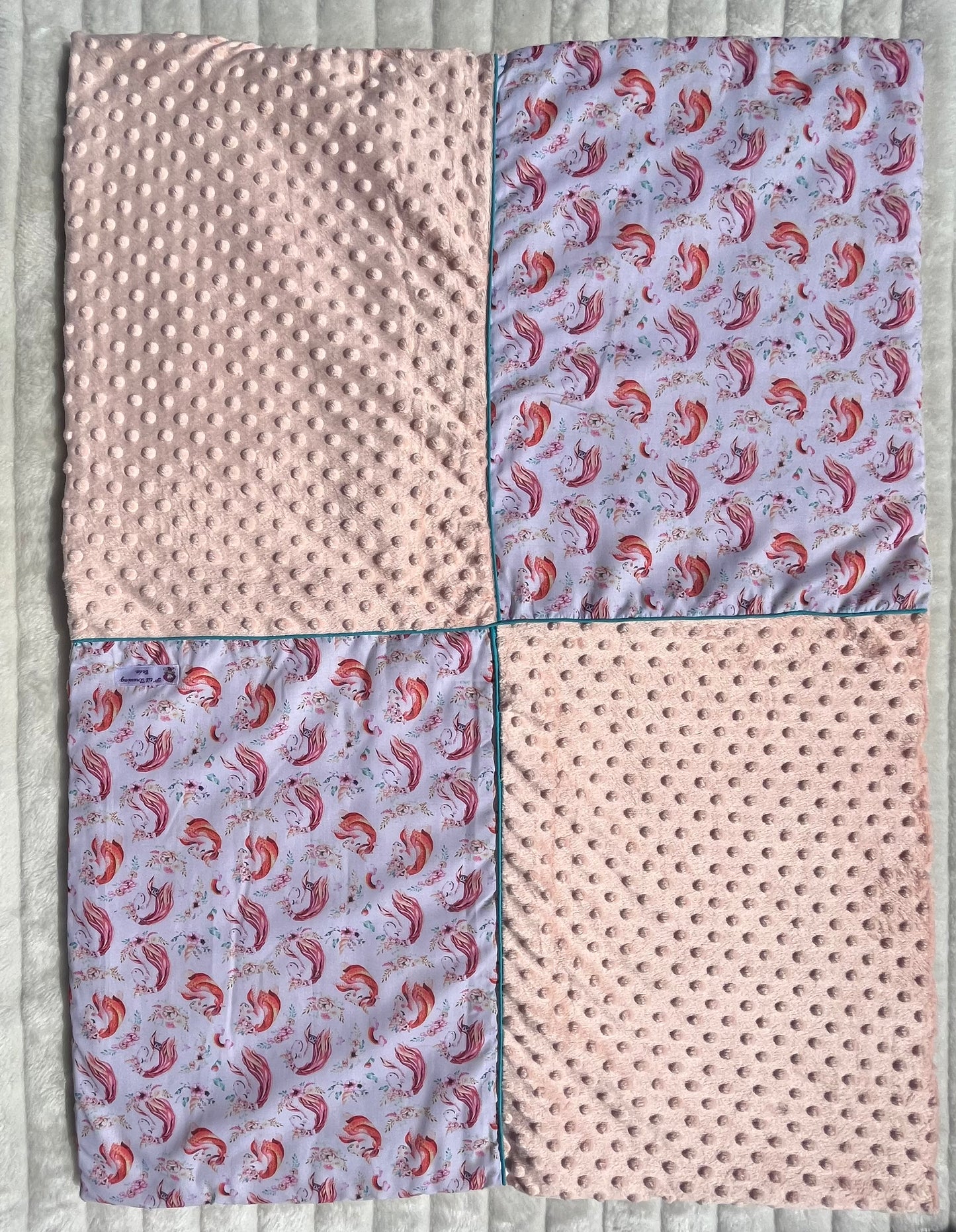 Couverture pour lit bébé en minky polaire rose et tissu licorne