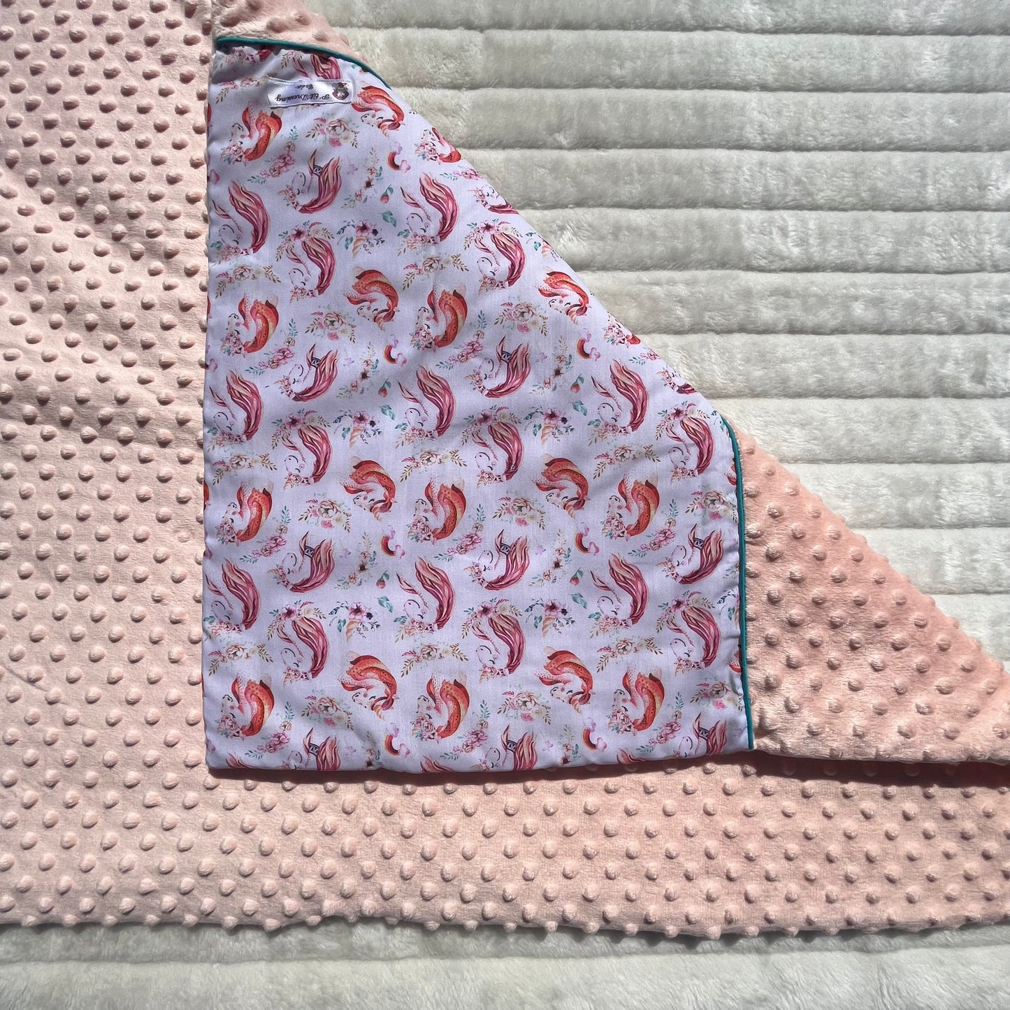 Couverture pour lit bébé en minky polaire rose et tissu licorne