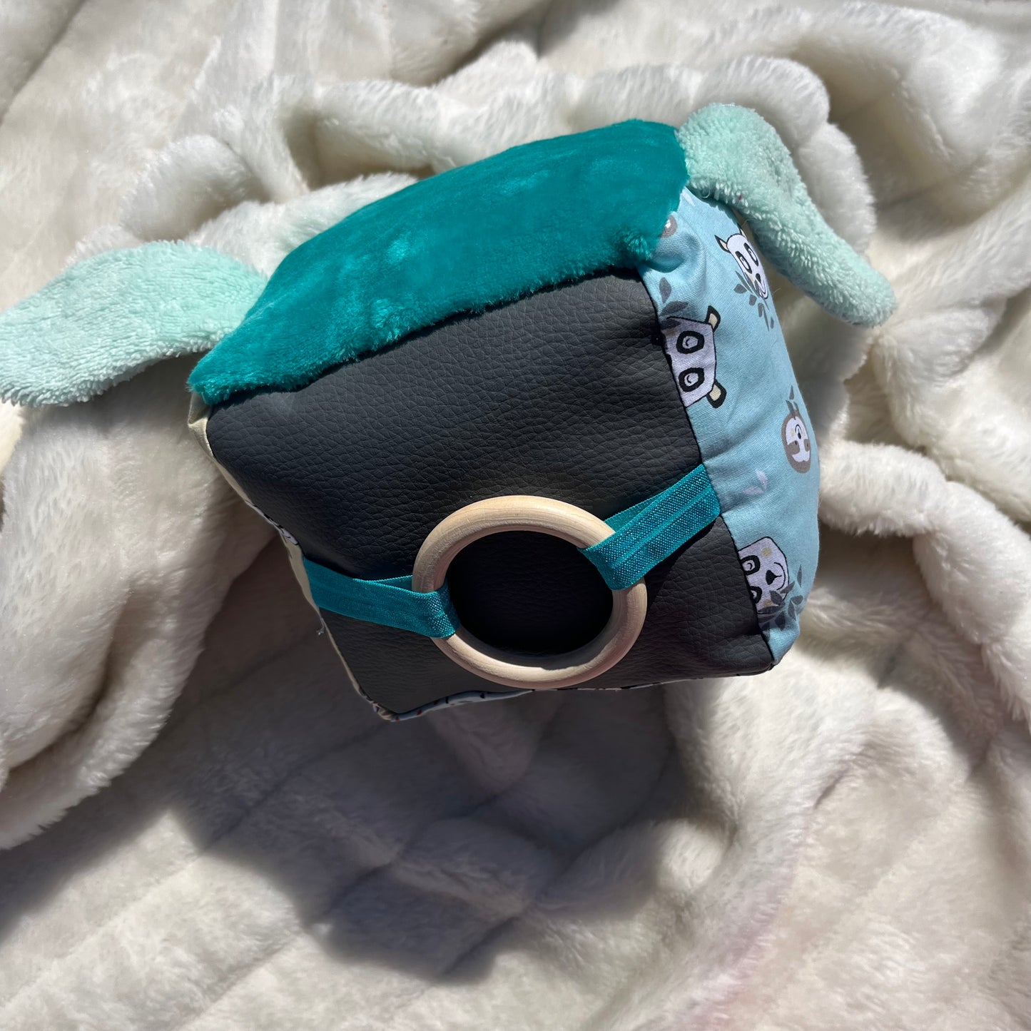 Cube d'éveil bleu et gris