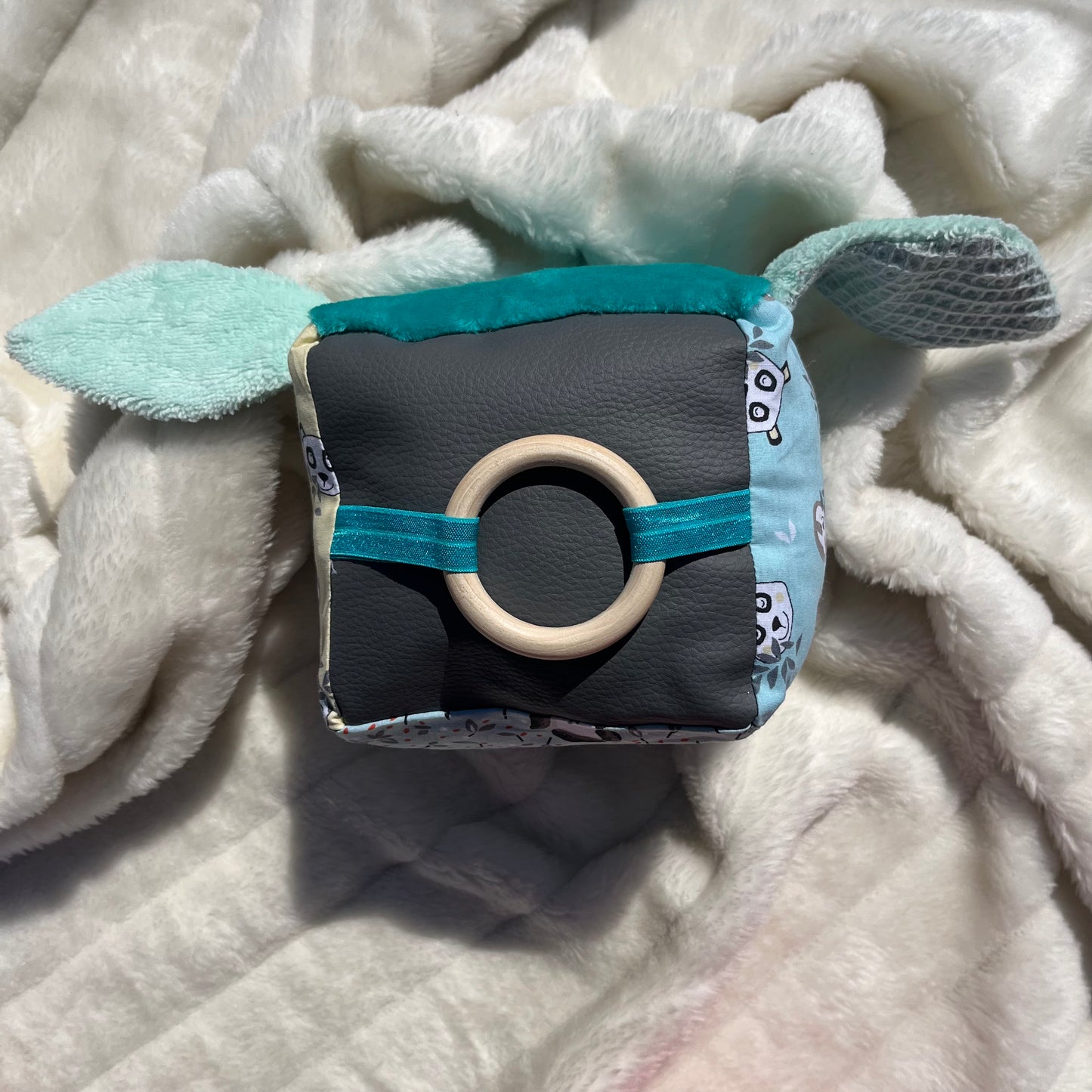 Cube d'éveil bleu et gris
