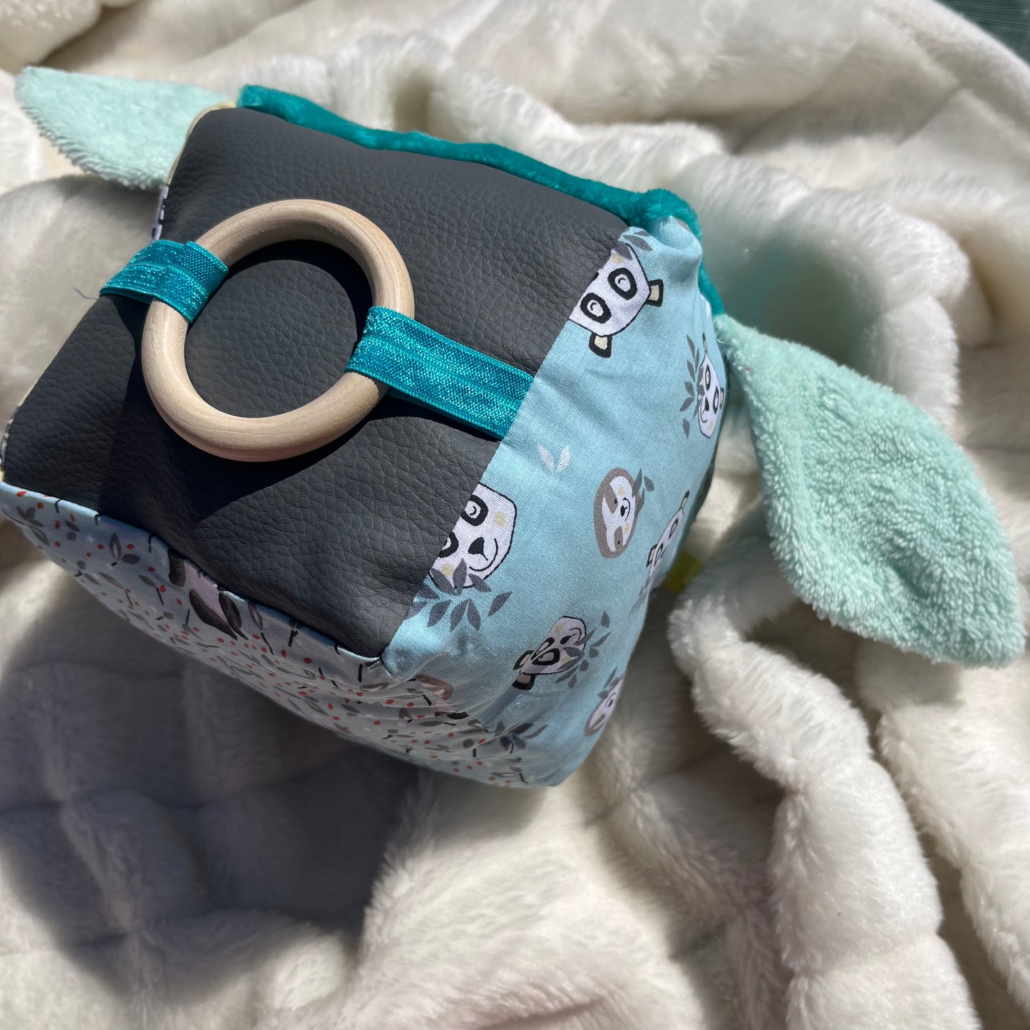 Cube d'éveil bleu et gris