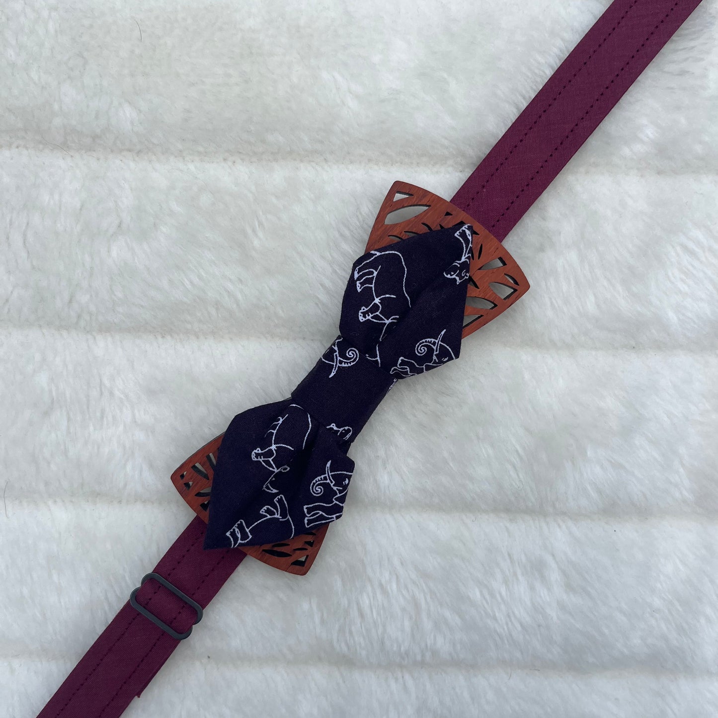 Nœud papillon prune à motif éléphant