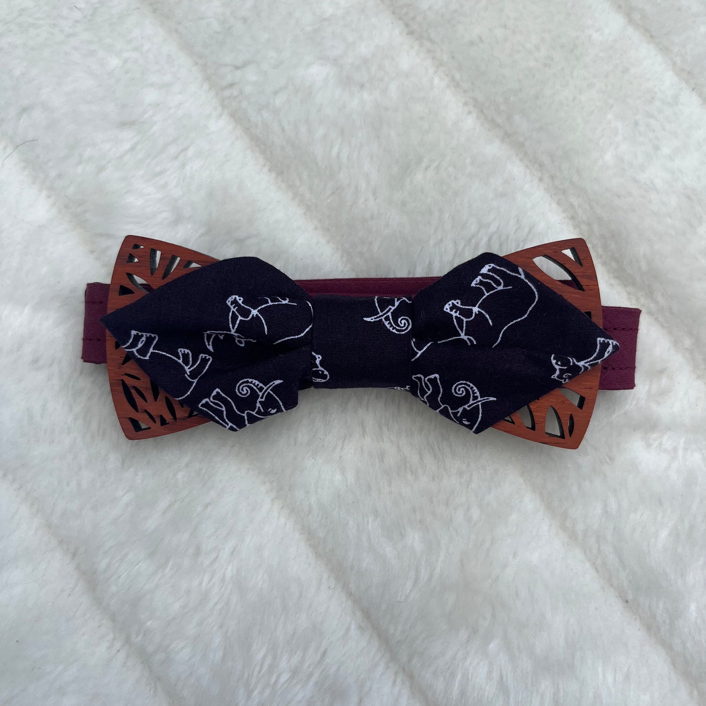 Nœud papillon prune à motif éléphant