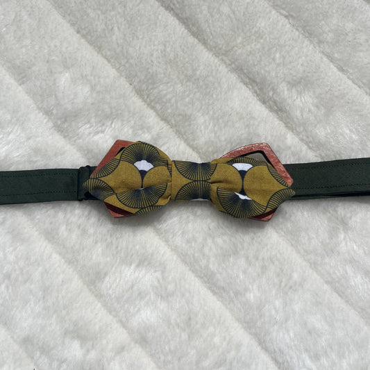 Nœud papillon vert moutarde à motif géométrique