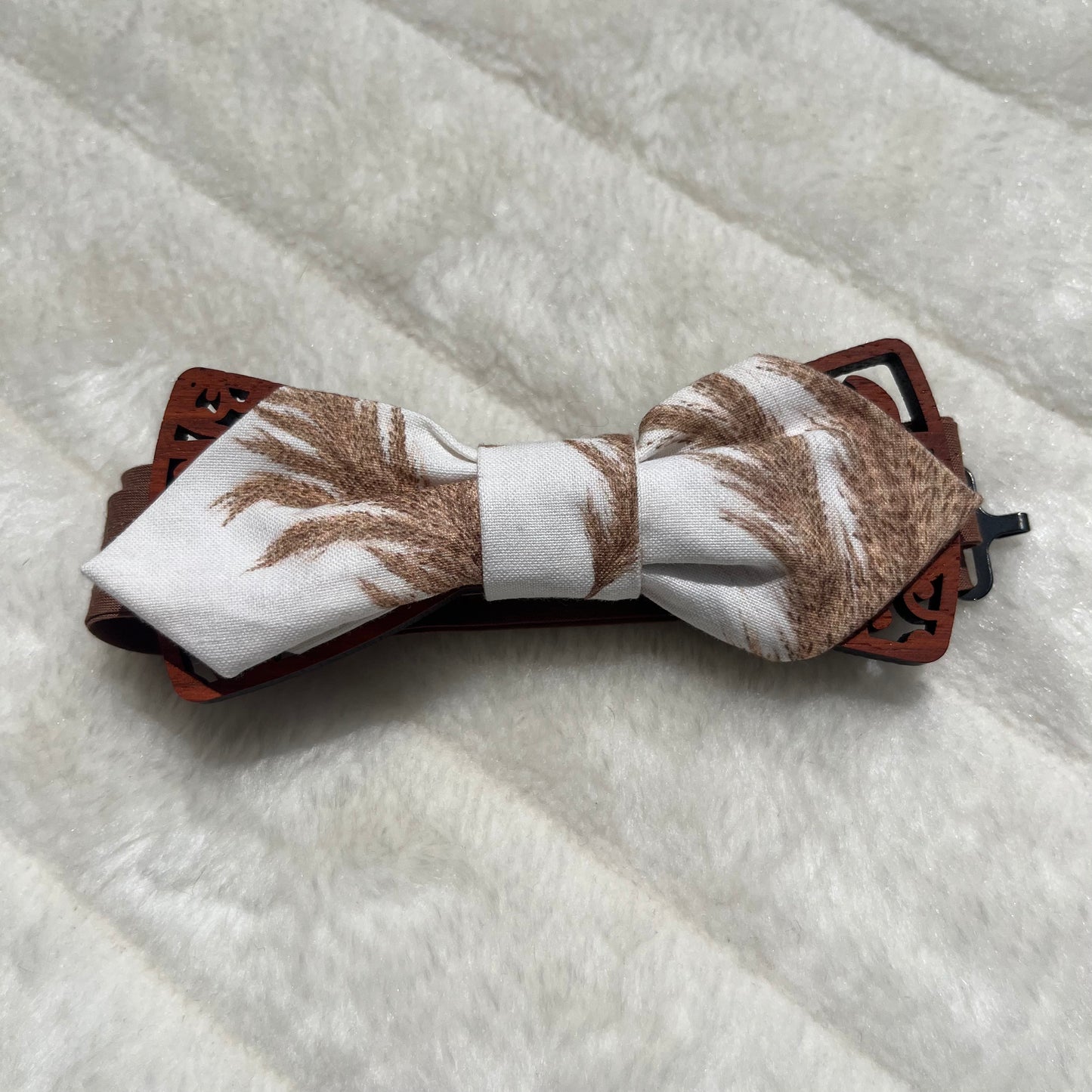 Nœud papillon blanc à motif blé
