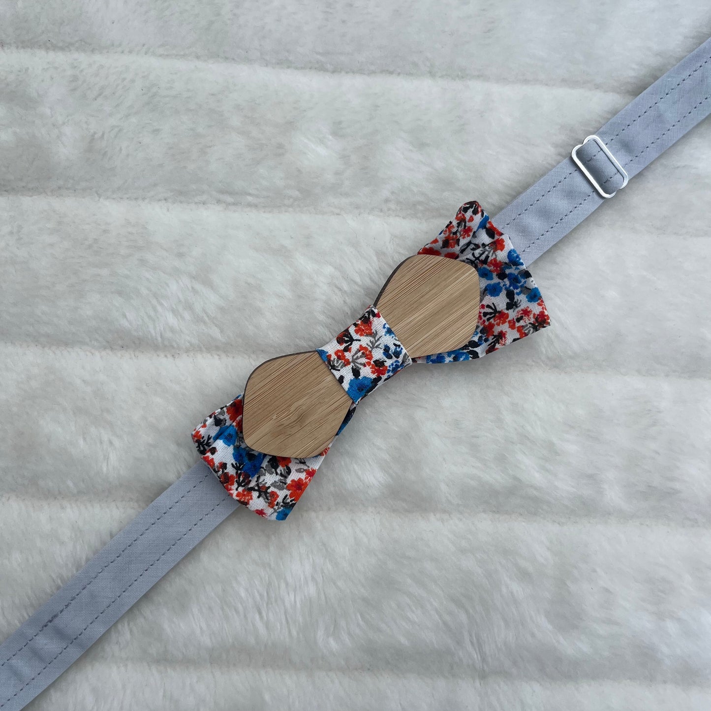 Nœud papillon à motif fleuri