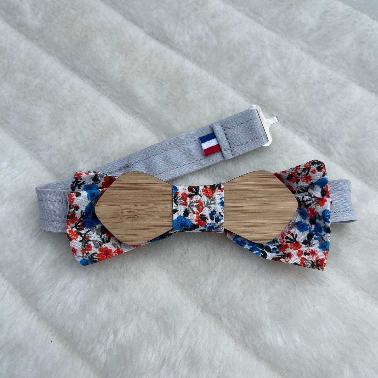 Nœud papillon à motif fleuri