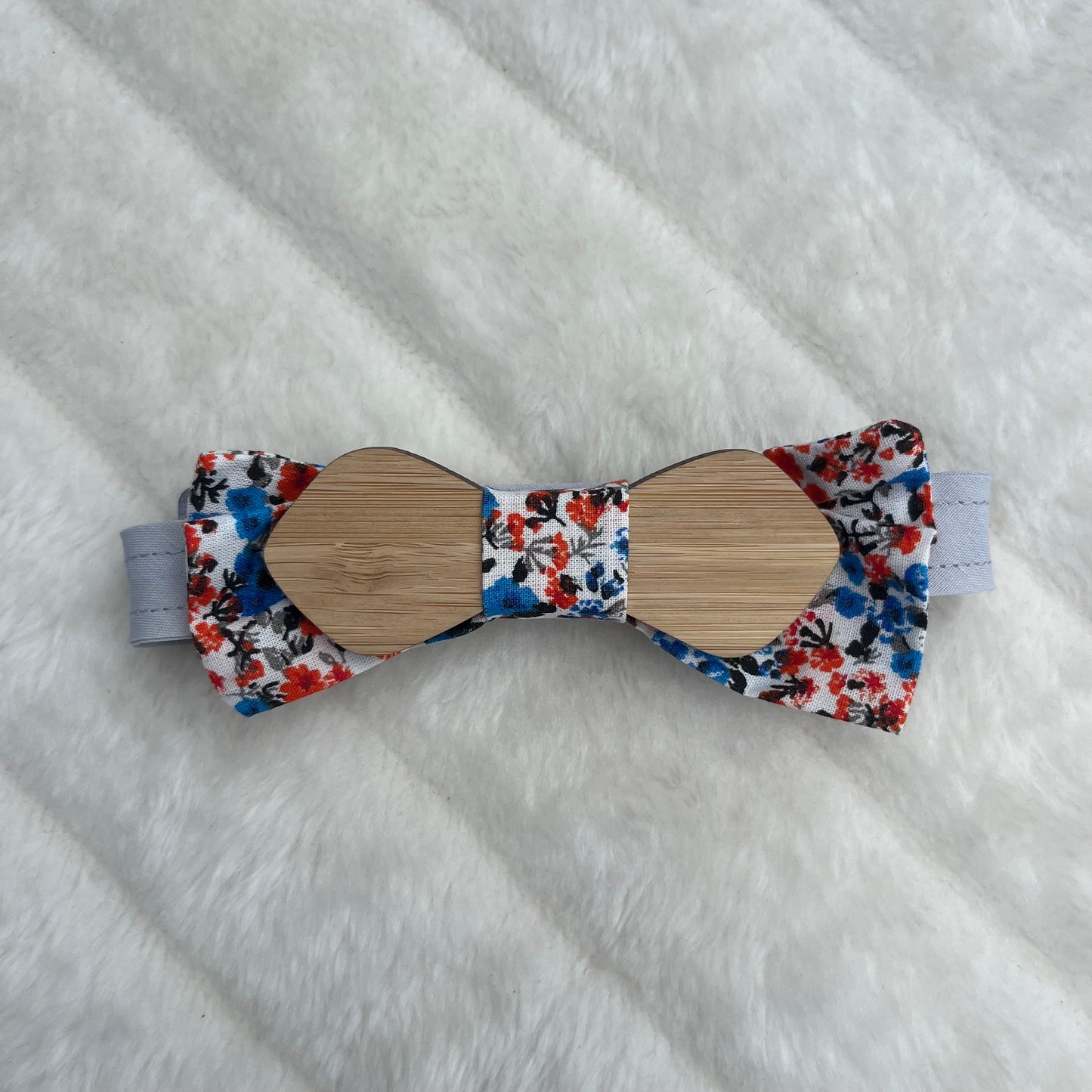 Nœud papillon à motif fleuri