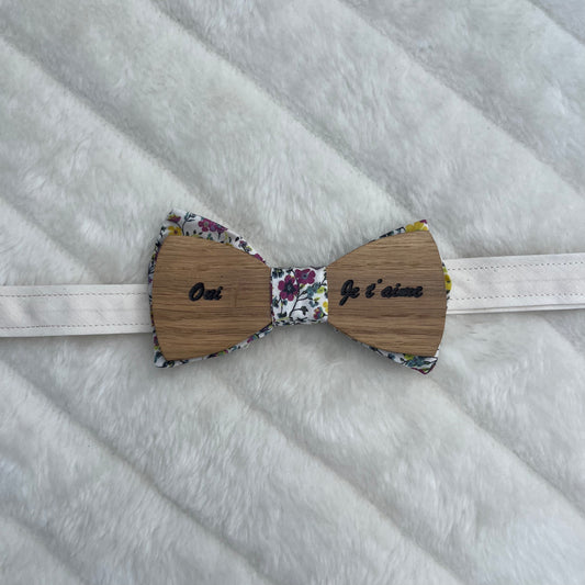 Nœud papillon blanc à motif fleuri