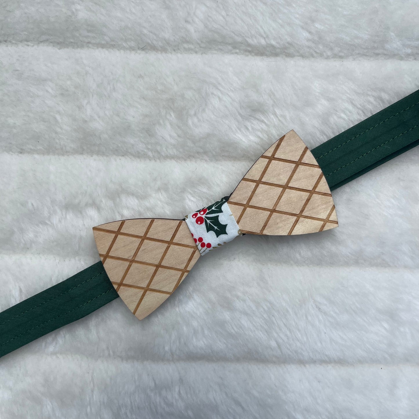 Nœud papillon en bois avec tissu de Noël