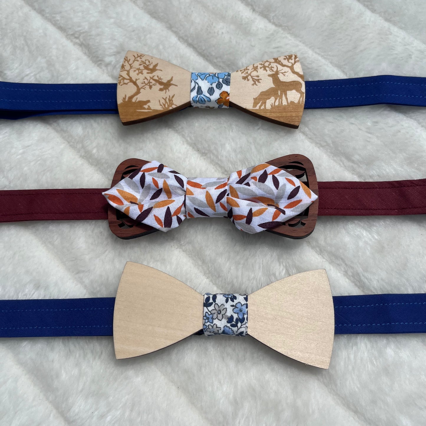 Nœud papillon blanc à motif automnal