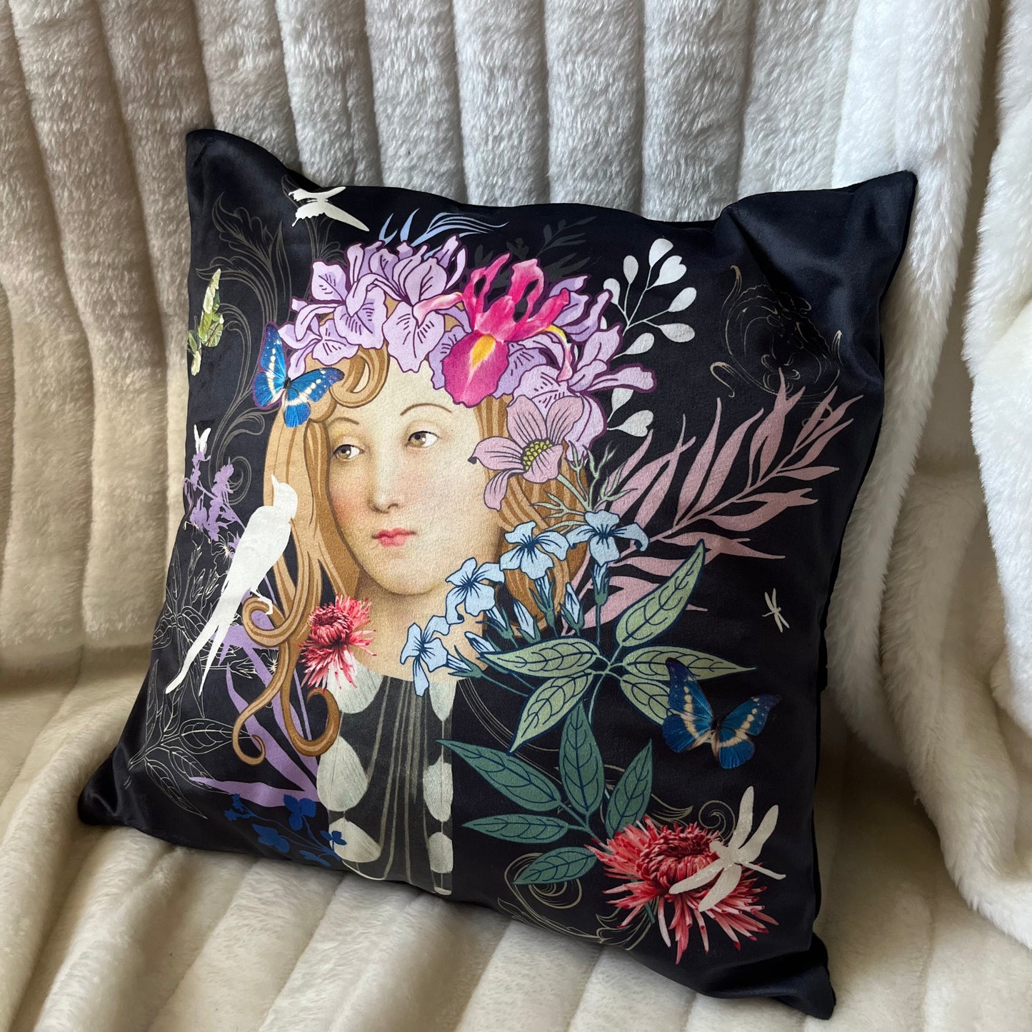 Housse de coussin avec visage de femme et fleurs