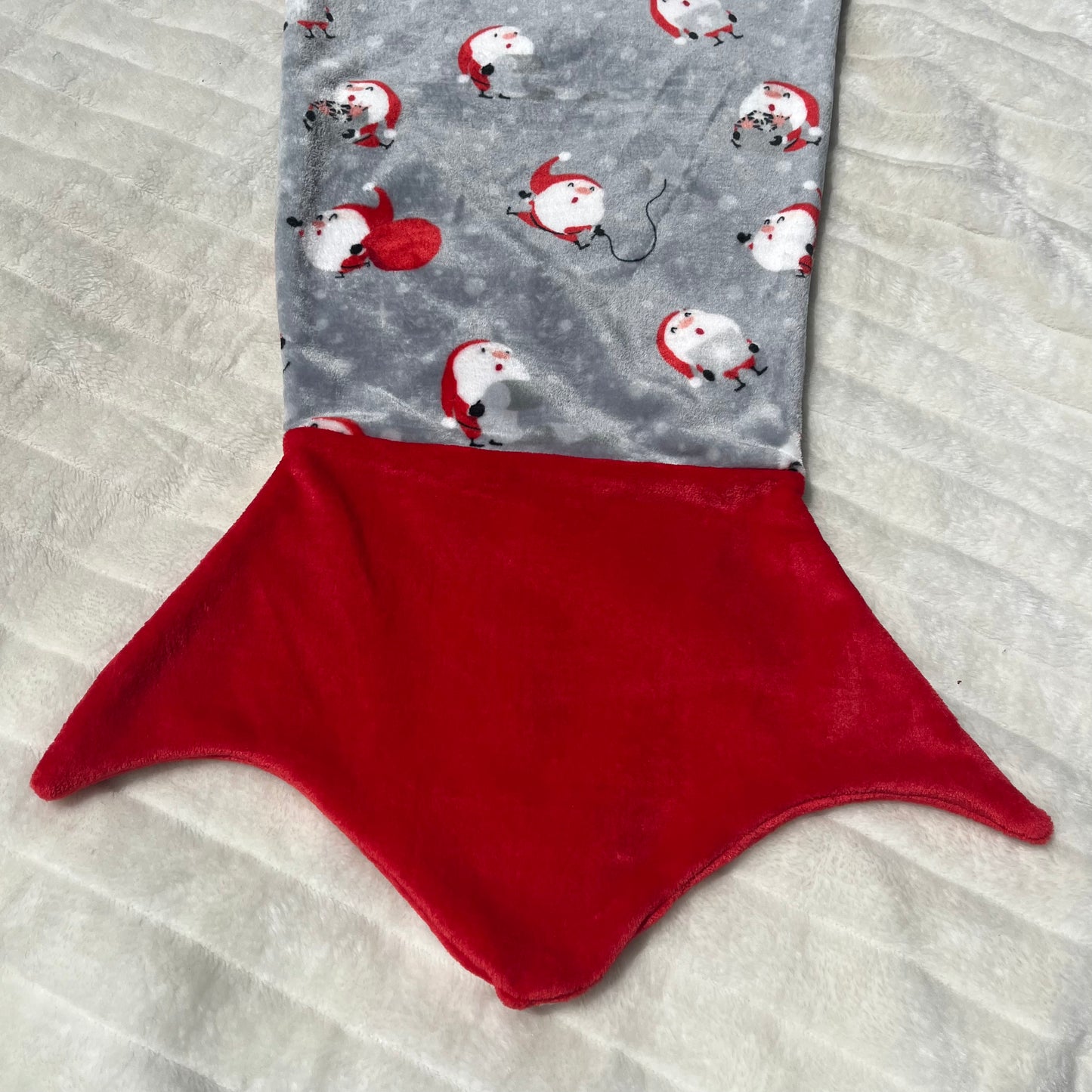 Plaid queue de sirène gris au motif Père Noël