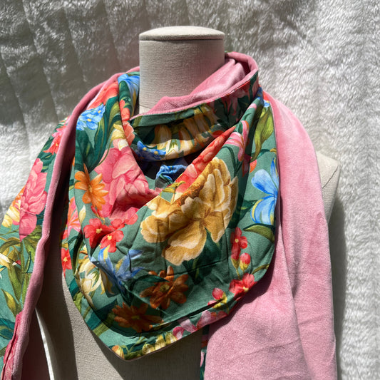 Chèche rose à motif florale