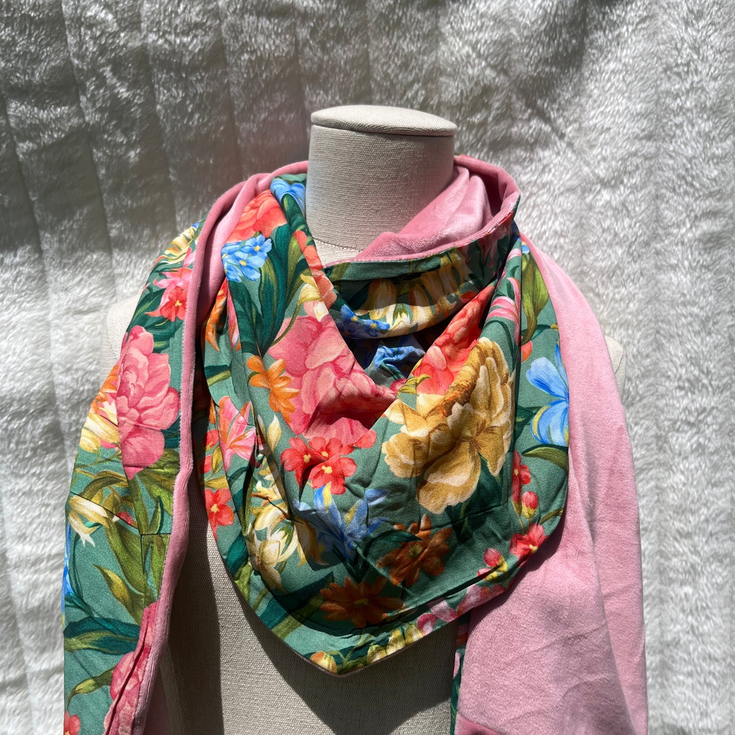 Chèche rose à motif florale